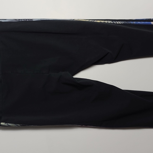 ADIDAS Black And Pink Logo Leggings with Multi Print Stripes Size XLarge - Picture 12 of 16